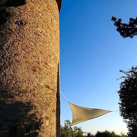 La Tour Du Moulin Geant-sejour Insolite 住宿加早餐酒店 Rochefort-sur-Loire